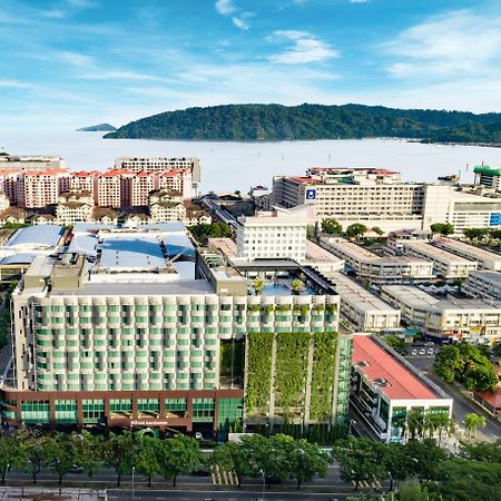 Hilton Kota Kinabalu Otel Dış mekan fotoğraf Aerial view of the hospital