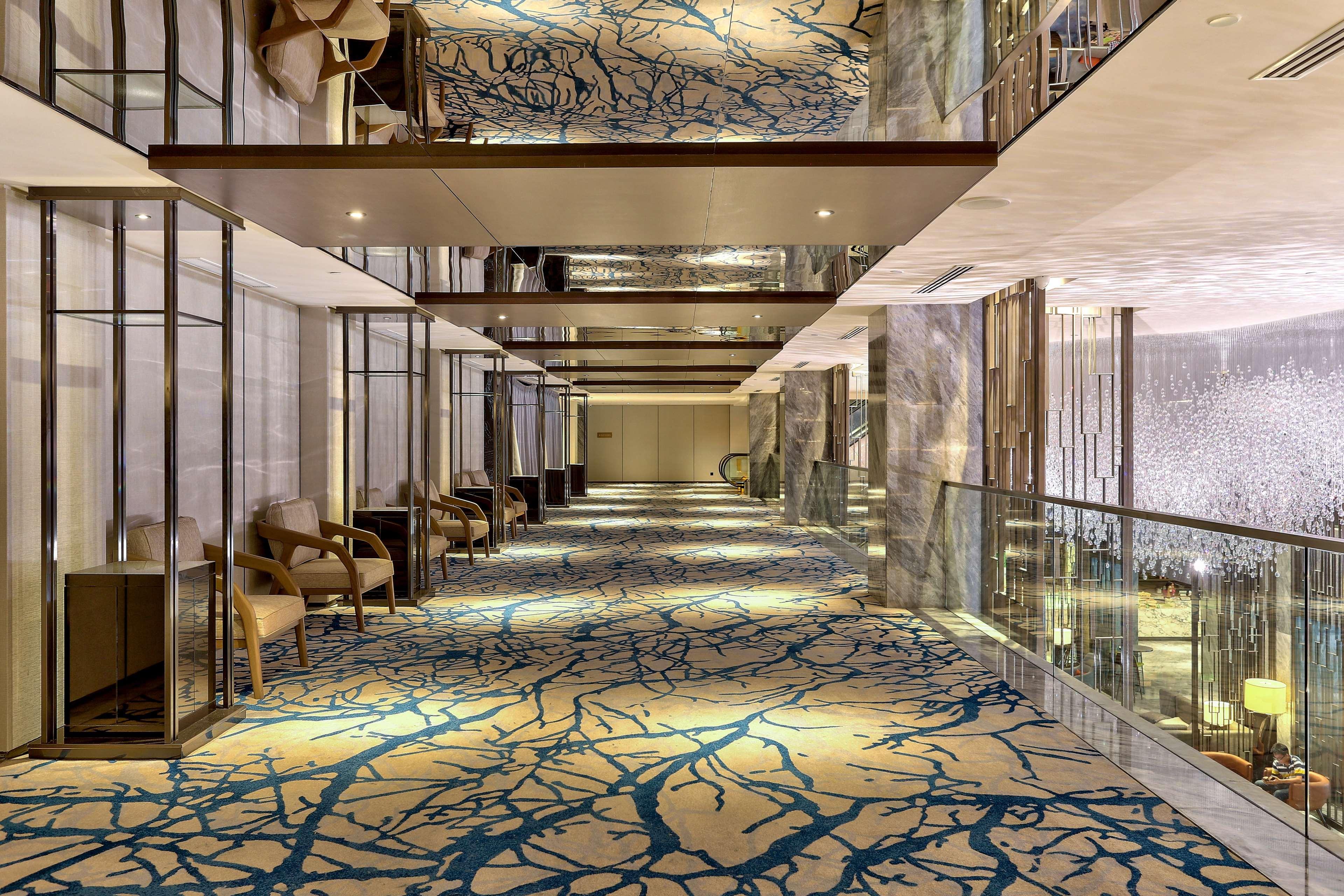 Hilton Kota Kinabalu Otel Dış mekan fotoğraf The interior of the hotel