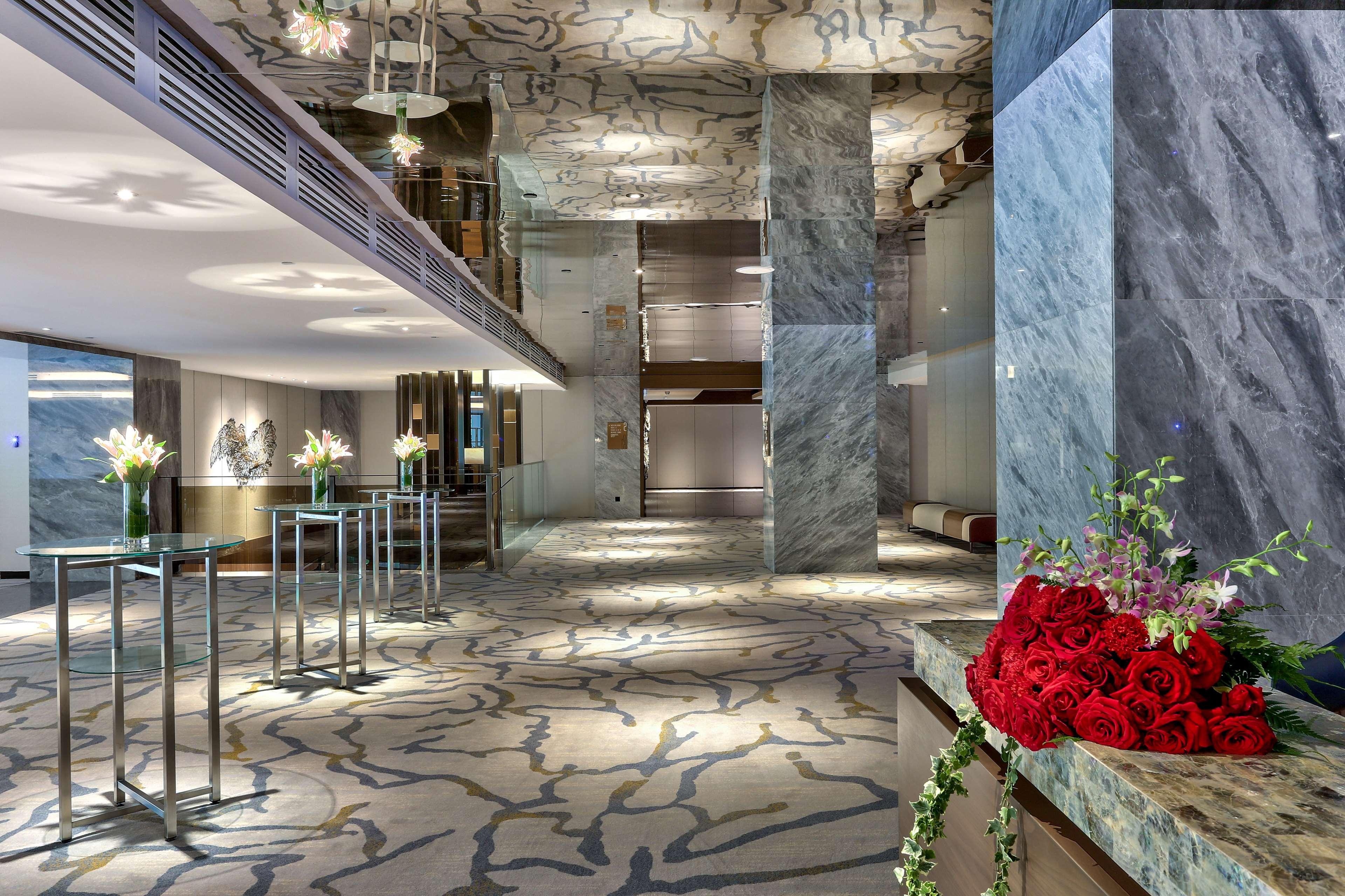 Hilton Kota Kinabalu Otel Dış mekan fotoğraf The lobby