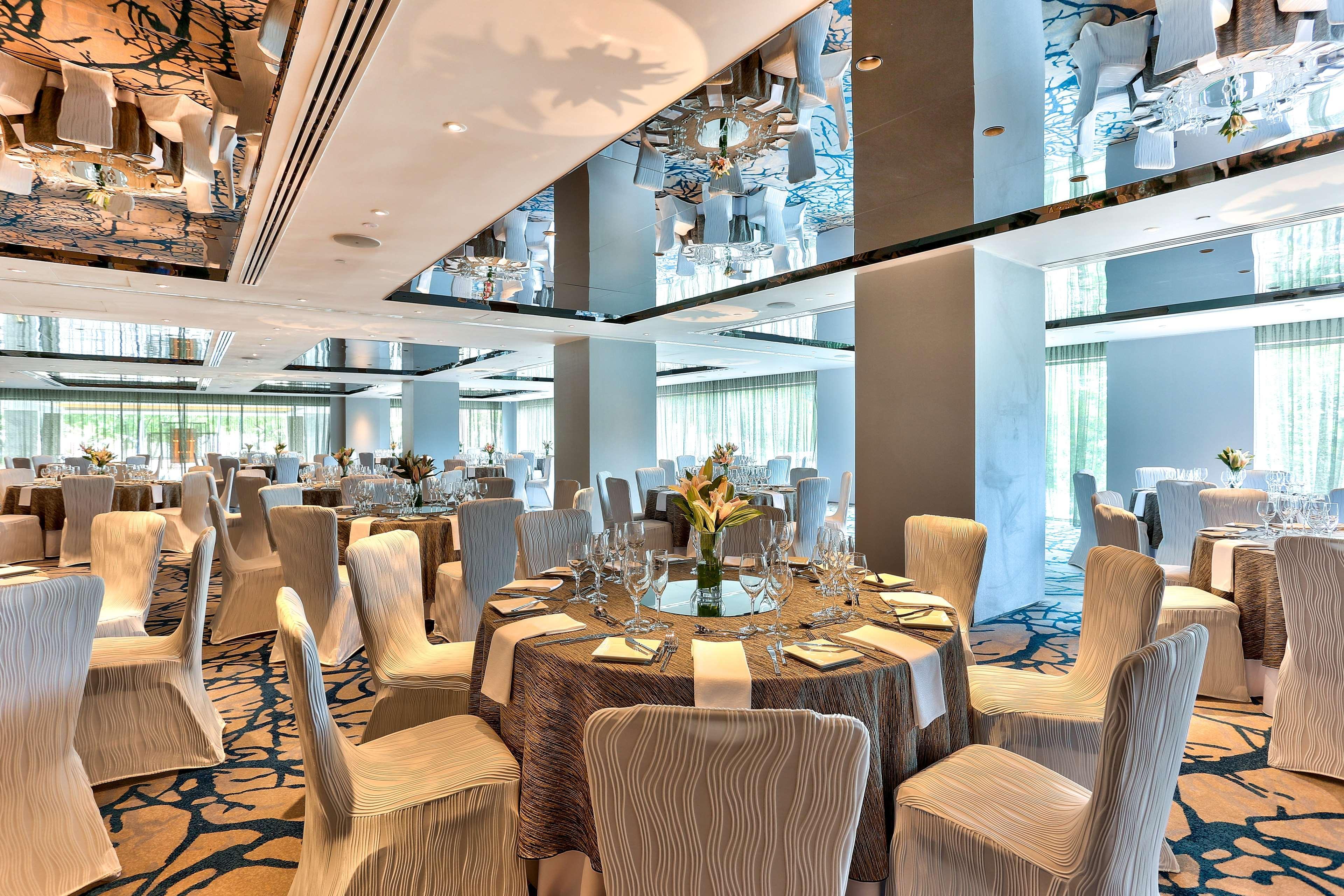 Hilton Kota Kinabalu Otel Dış mekan fotoğraf The ballroom