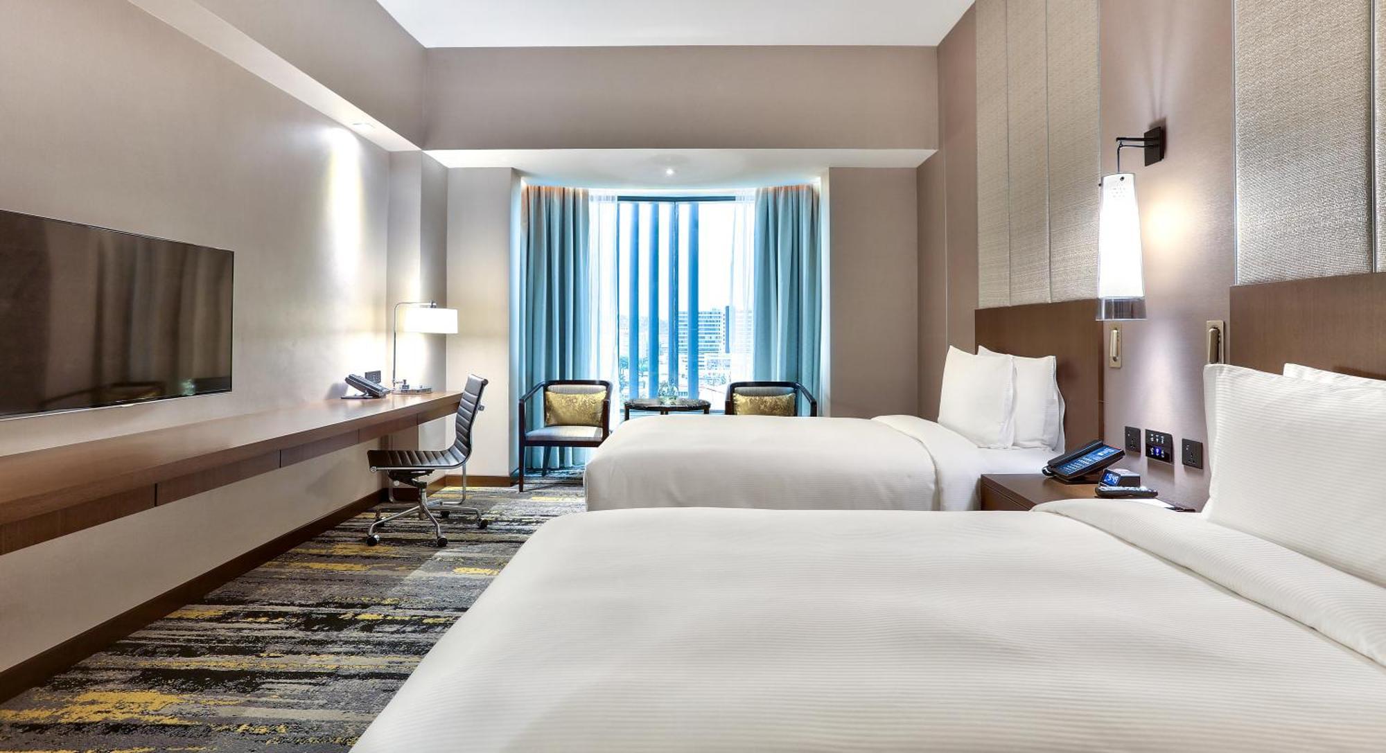 Hilton Kota Kinabalu Otel Dış mekan fotoğraf Deluxe Room