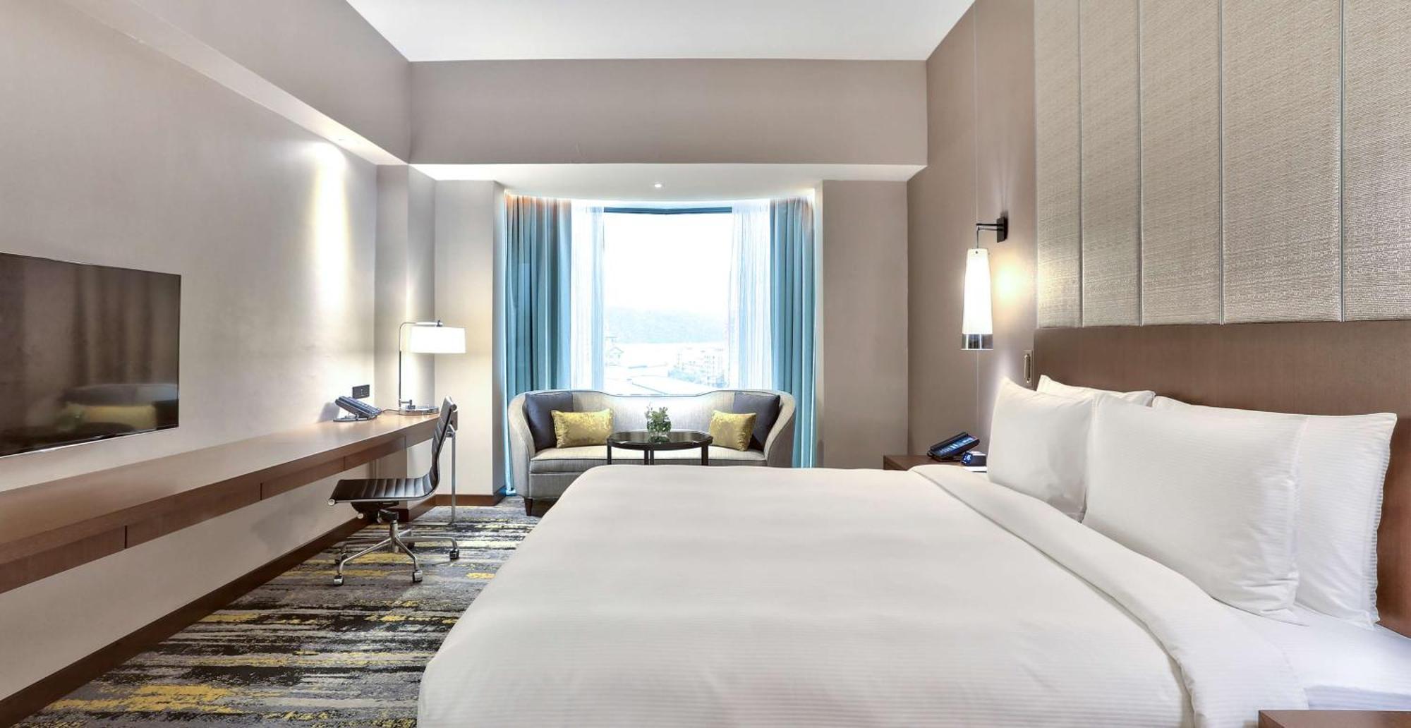 Hilton Kota Kinabalu Otel Dış mekan fotoğraf Deluxe Room