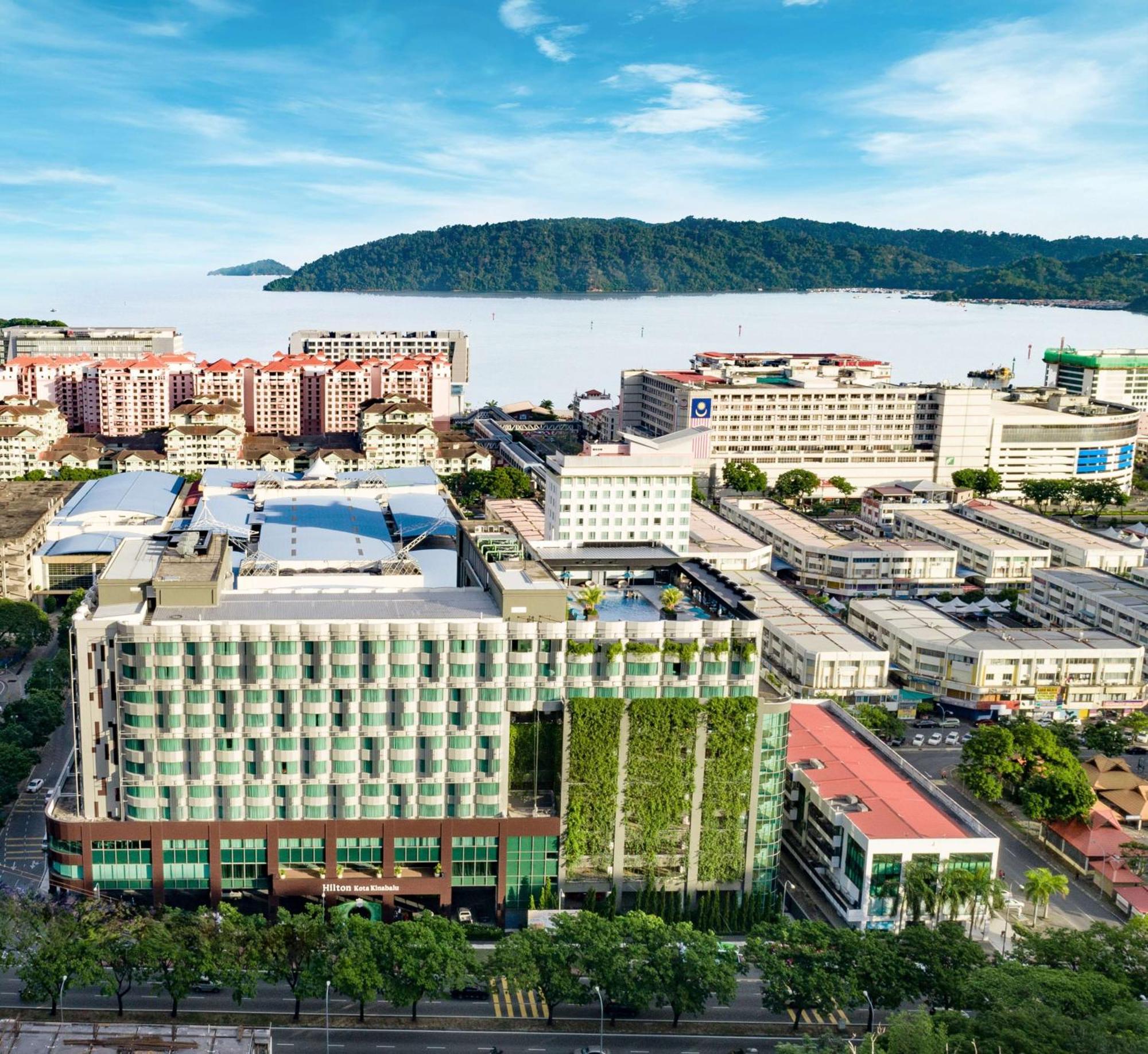 Hilton Kota Kinabalu Otel Dış mekan fotoğraf Aerial view of the hospital